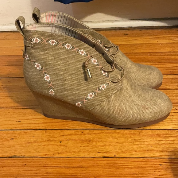 Canvas Wedges - Picture 2 of 3